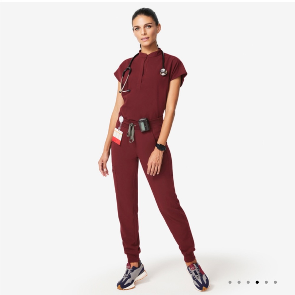 Figs Scrub Set Burgundy (Rafaela oversized top and Zamora bottoms)